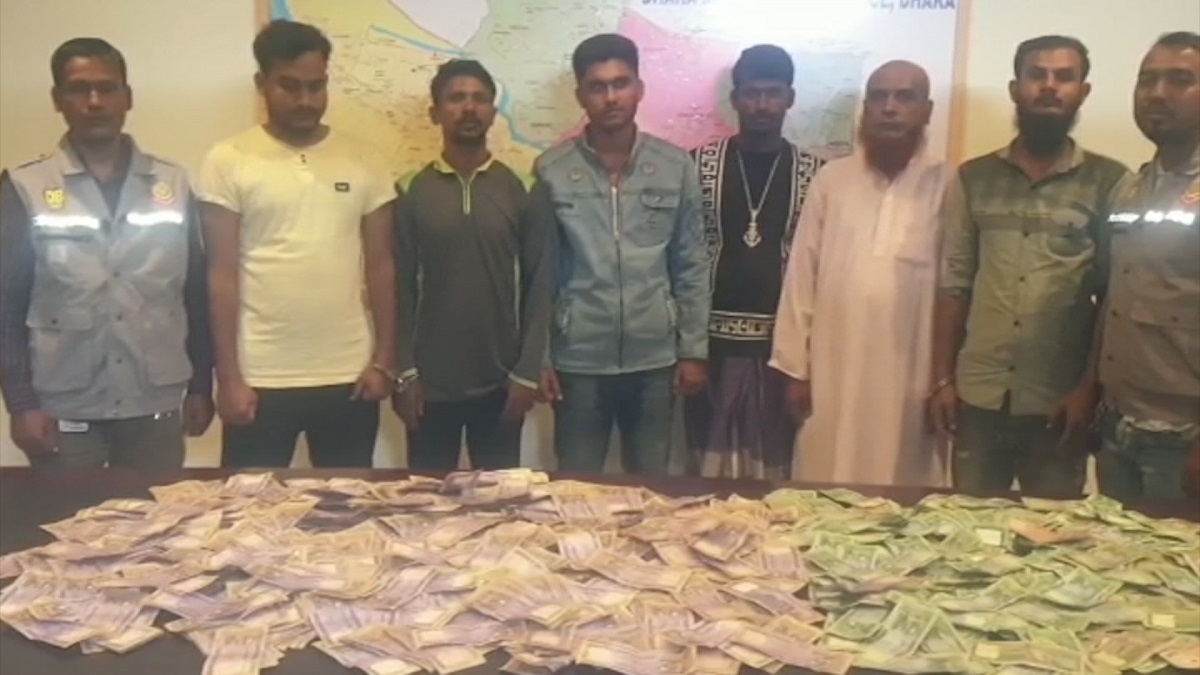 কেরানীগঞ্জে ডিবি পরিচয়ে ডাকাতির ঘটনায় গ্রেফতার ৬ ডাকাত