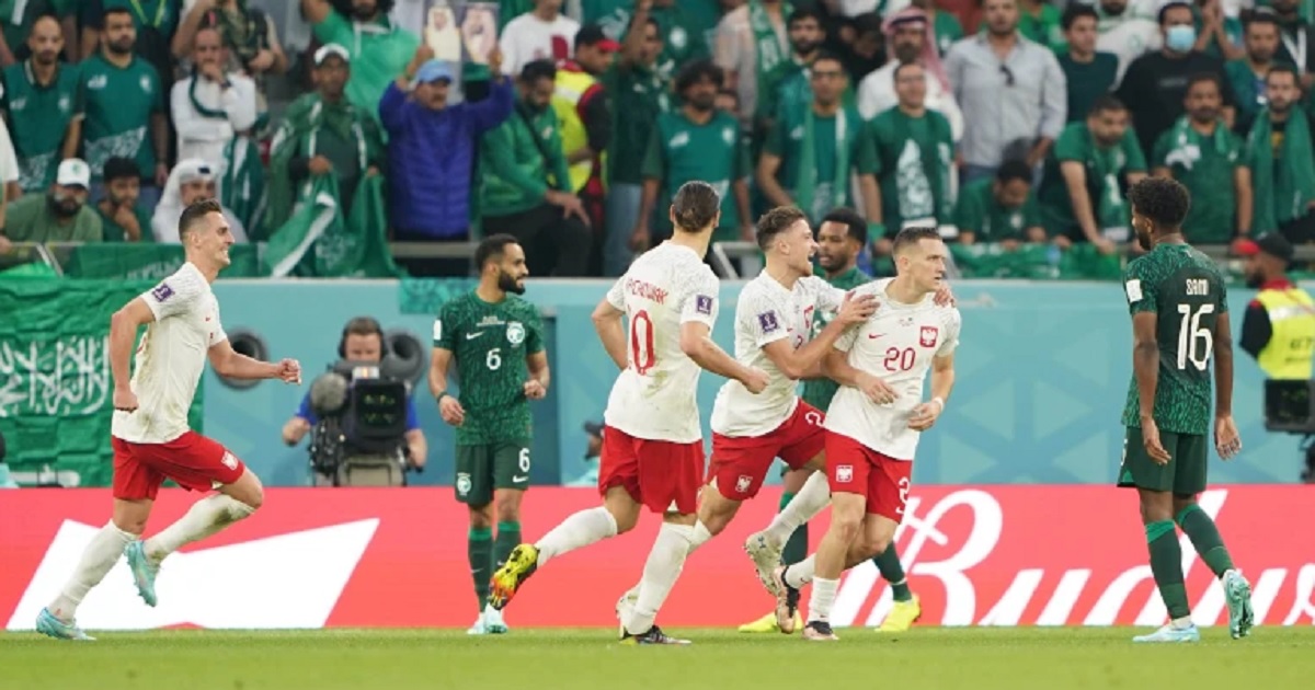 প্রথমার্ধে পোল্যান্ডকে এগিয়ে দিলেন জিলিনস্কি