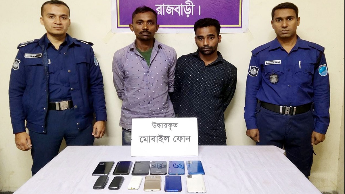 প্রধানমন্ত্রীর জনসভা থেকে চুরি যাওয়া ১২টি ফোন উদ্ধার, আটক ২