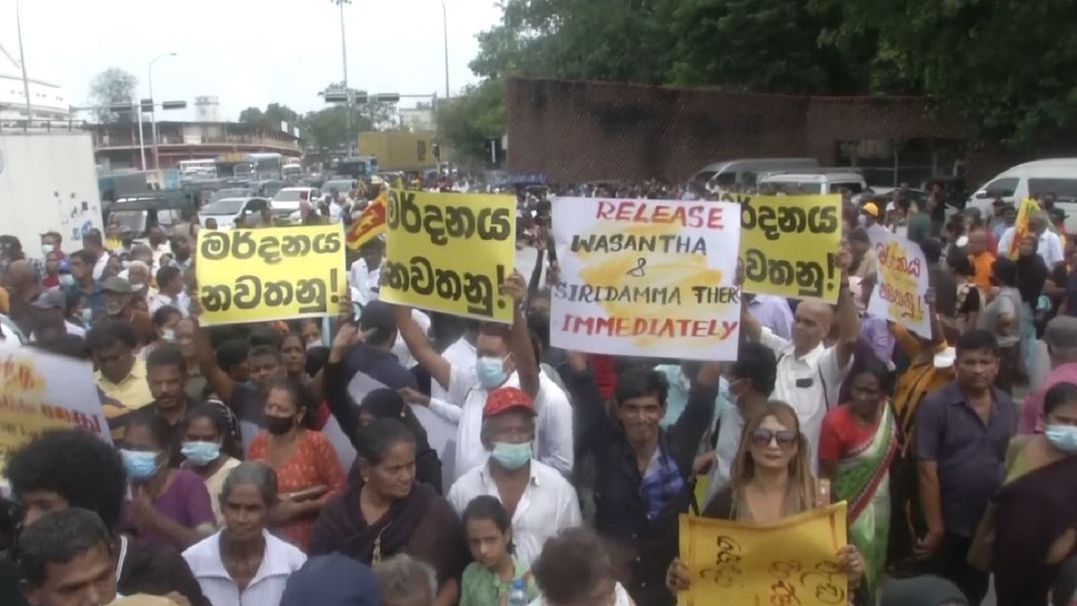 শ্রীলঙ্কায় আন্দোলনকারী বন্দিদের মুক্তির দাবিতে বিক্ষোভ