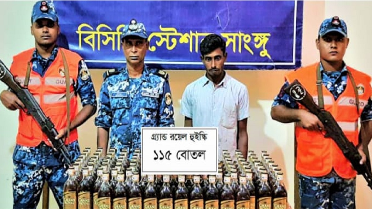 কোস্টগার্ডের অভিযানে ৩০ হাজার পিস ইয়াবা ও বিদেশি মদ জব্দ