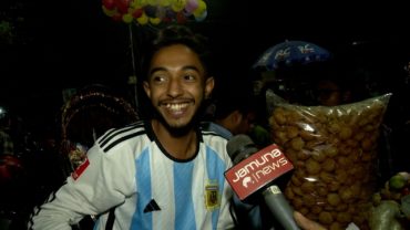 গার্লফ্রেন্ডের চাপে আর্জেন্টিনার জার্সি পরে খেলা দেখতে টিএসসিতে ব্রাজিলের সমর্থক