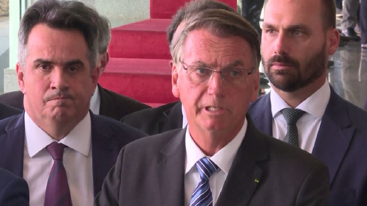 নীরবতা ভাঙলেও পরাজয় স্বীকার করে নেননি ব্রাজিল প্রেসিডেন্ট জেইর বোলসোনারো