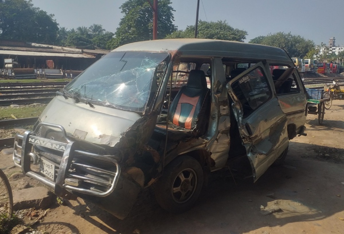 অল্পের জন্য রক্ষা পেলো ১৬ শিশুর প্রাণ