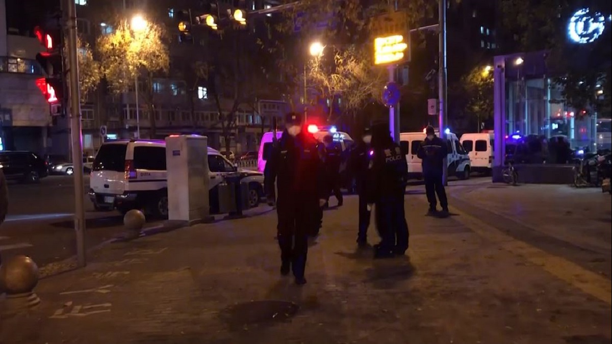 চীনে বিক্ষোভ পরিস্থিতি: রাজধানীসহ বড় শহরগুলোয় বেড়েছে পুলিশের উপস্থিতি