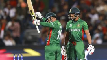 বাংলাদেশ স্মার্ট ক্রিকেট না খেলে প্রতি বলে ছক্কা মারতে চেয়েছে: গাভাস্কার