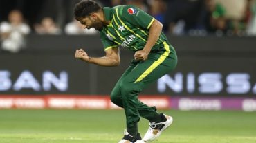 সাজঘরে বাটলার, রউফের জোড়া আঘাতে ম্যাচে ফিরলো পাকিস্তান