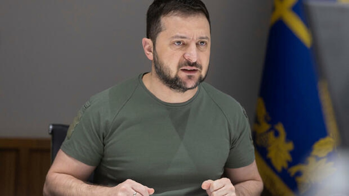 ইউক্রেনে ৪ হাজার ৭০০ ক্ষেপণাস্ত্র ছুড়েছে রাশিয়া: জেলেনস্কি