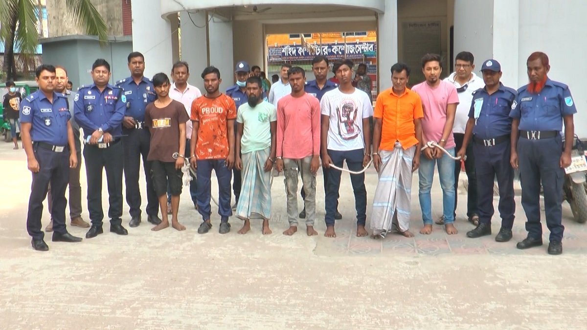 ফতুল্লায় ডাকাত দলের ছয় সদস্যসহ গ্রেফতার ১৬