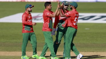 ৫ উইকেটে হেরে বাংলাদেশের বিদায়, সেমিতে পাকিস্তান