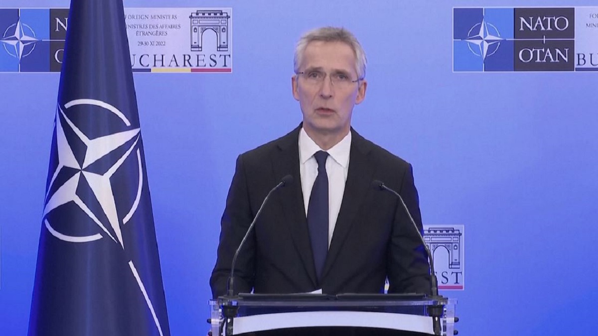 ইউক্রেনের পাশেই থাকবে ন্যাটো, আরও অস্ত্র সহযোগিতার প্রতিশ্রুতি