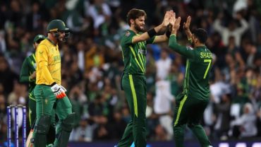 দক্ষিণ আফ্রিকাকে থামিয়ে সেমির আশা জিইয়ে রাখলো পাকিস্তান