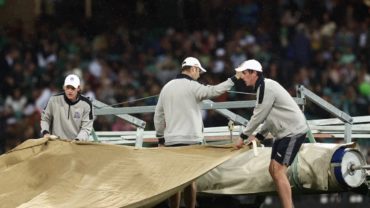 বৃষ্টির কারণে দক্ষিণ আফ্রিকা-পাকিস্তানের ম্যাচ আপাতত বন্ধ