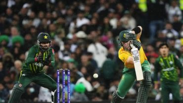 খেলা শুরু, দক্ষিণ আফ্রিকার লক্ষ্য ১৪২