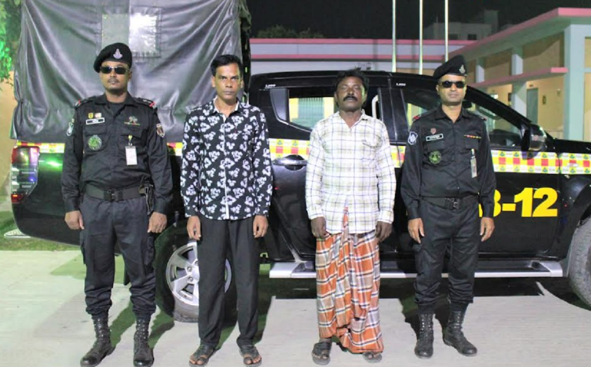 সুদের টাকা না পেয়ে গৃহবধূকে সংঘবদ্ধ ধর্ষণ, গ্রেফতার ২