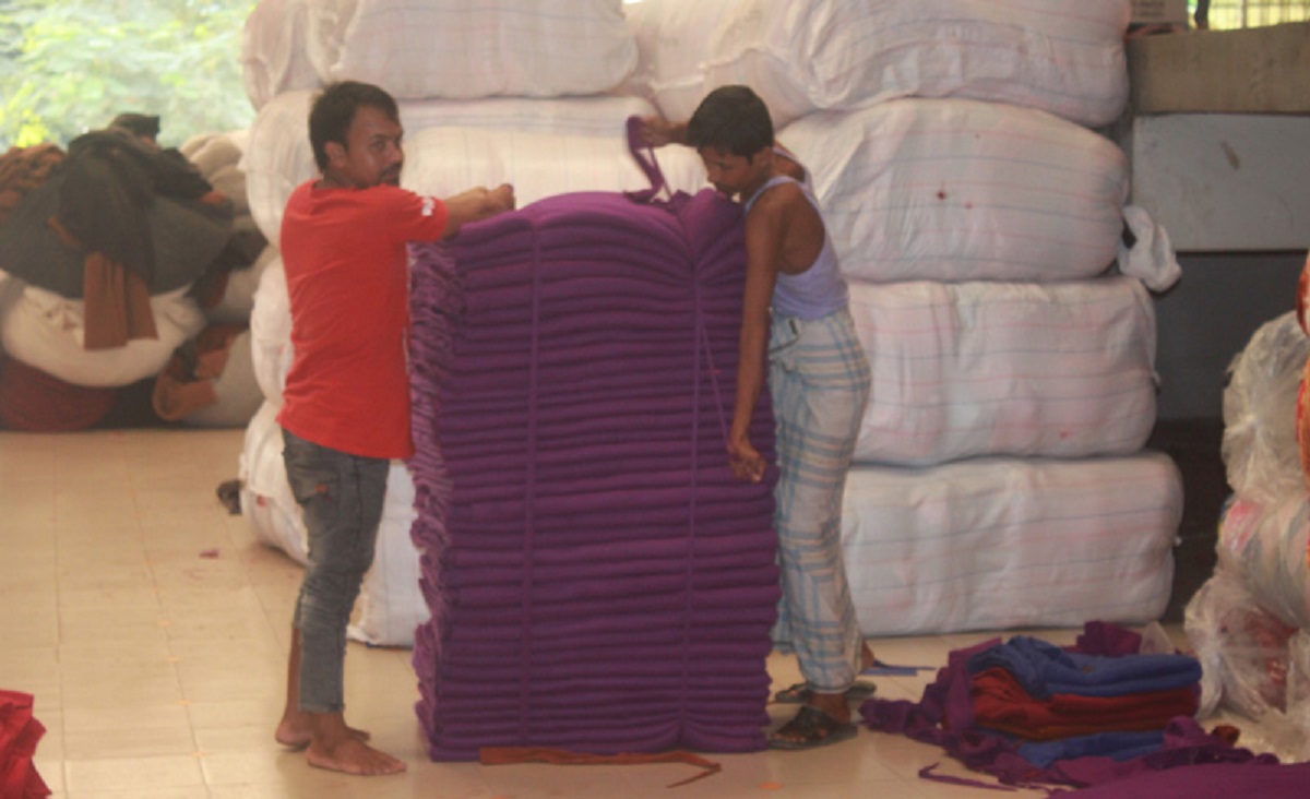 শীতের শুরুতেই গরম কাপড়ের বাজারে আগুন, ২০ শতাংশ দর বৃদ্ধি বিদেশি কম্বলের