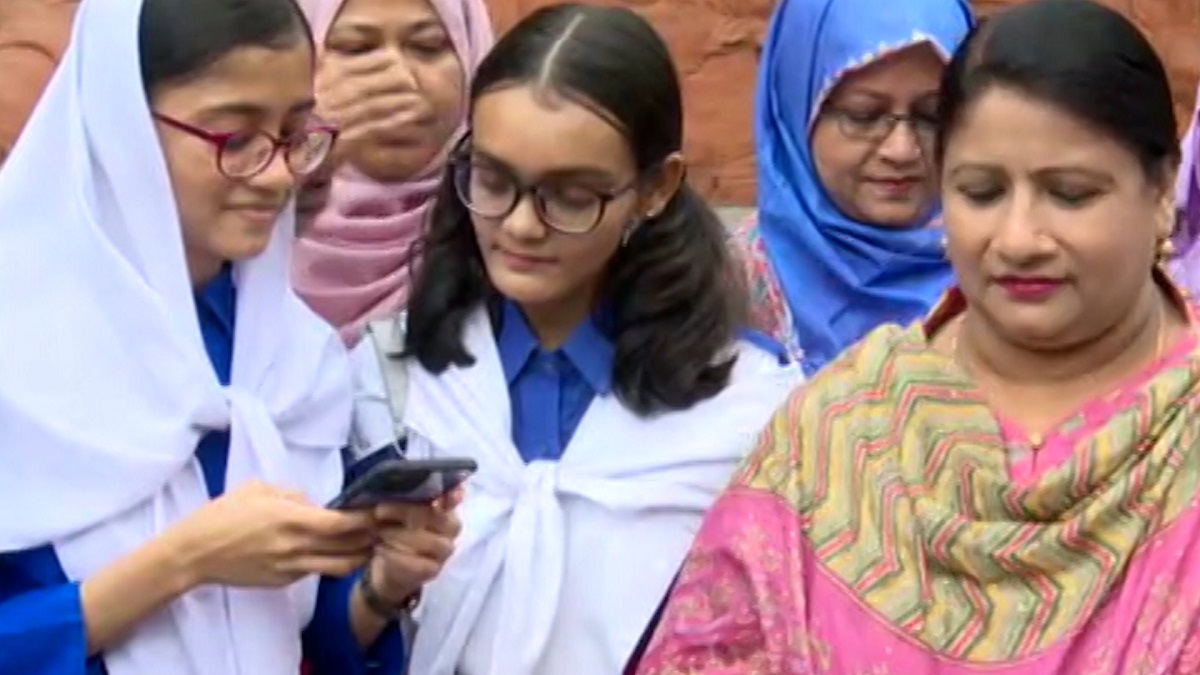 পাসের হারে এগিয়ে যশোর, পিছিয়ে সিলেট