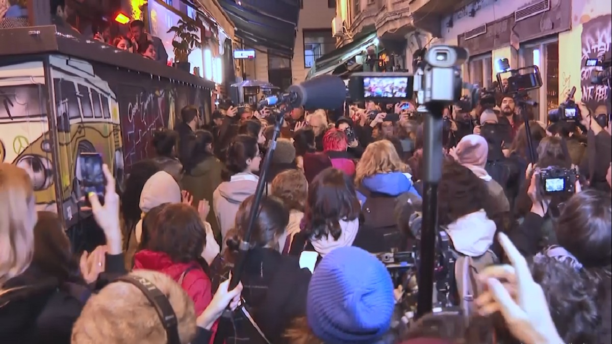 তুরস্কে নারীর ওপর সহিংসতা রোধে রাজপথে বিক্ষোভকারীরা