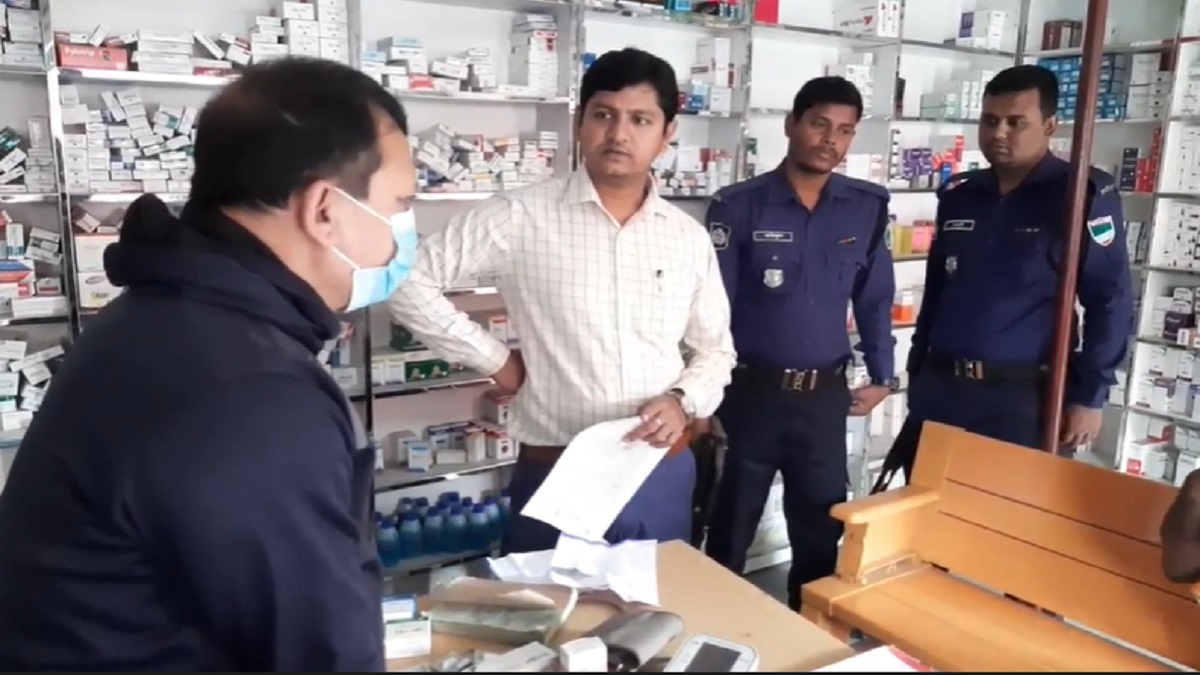 ৭ দিনের প্রশিক্ষণে হয়েছেন শিশু বিশেষজ্ঞ, চুয়াডাঙ্গায় ভুয়া চিকিৎসককে জরিমানা