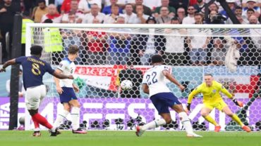 ইংলিশদের বিরুদ্ধে এক গোলের লিড নিয়ে বিরতিতে ফ্রান্স