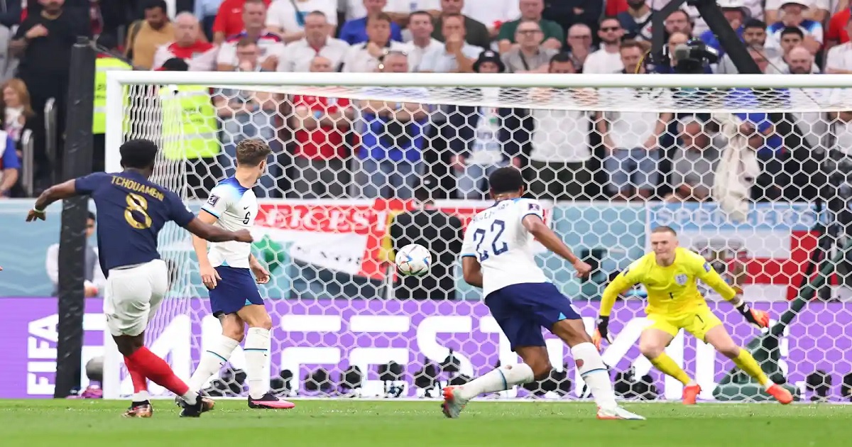 ইংলিশদের বিরুদ্ধে এক গোলের লিড নিয়ে বিরতিতে ফ্রান্স