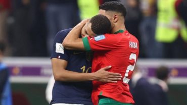 দুঃখ পেও না ভাই, তুমি ইতিহাস গড়েছ: হাকিমিকে এমবাপ্পে