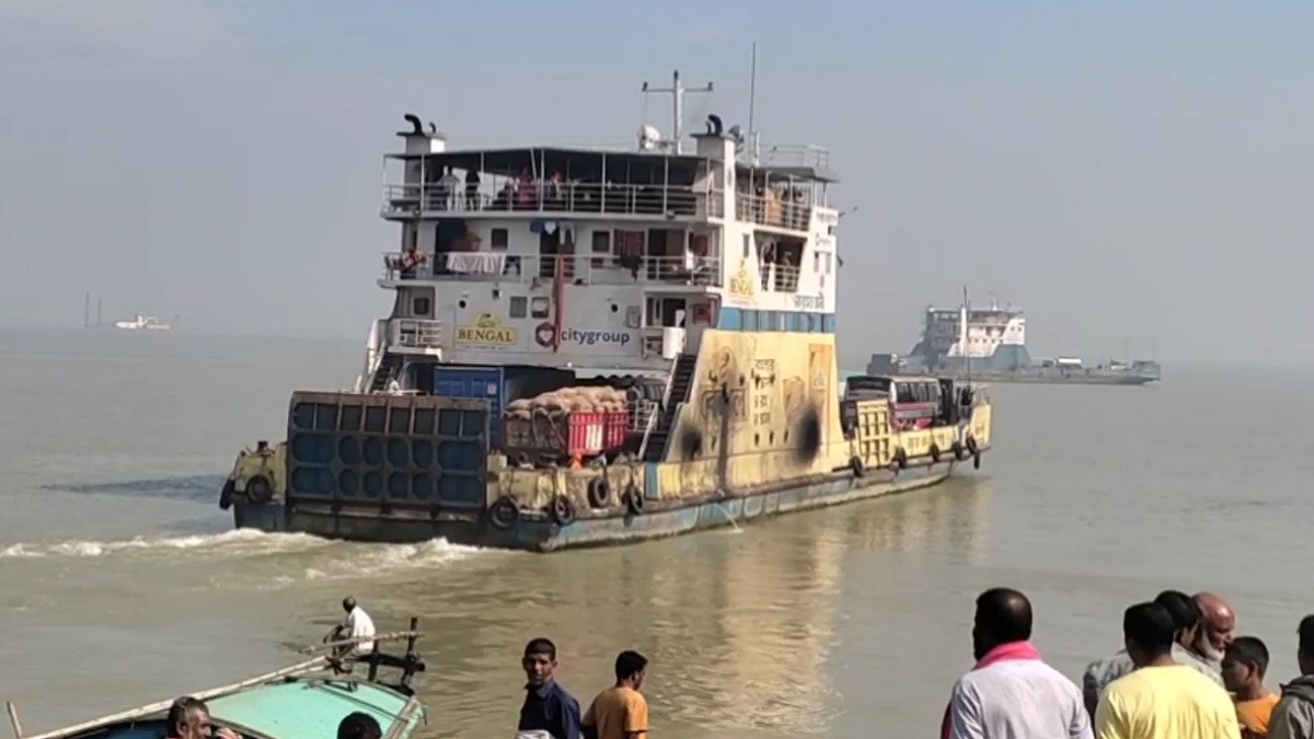 দৌলতদিয়া-পাটুরিয়া নৌপথে যান চলাচল স্বাভাবিক