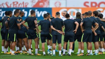 ২৬ জনকেই মাঠে নামালেন তিতে