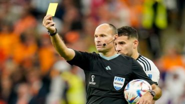 আর্জেন্টিনা-নেদারল্যান্ডস ম্যাচের রেফারিকে দেশে ফেরত পাঠালো ফিফা