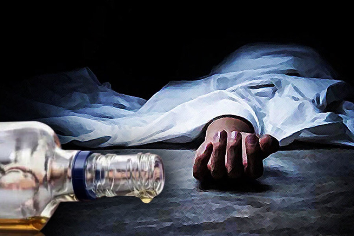 ভারতে বিষাক্ত চোলাই মদপানে মৃতের সংখ্যা বেড়ে ৭০
