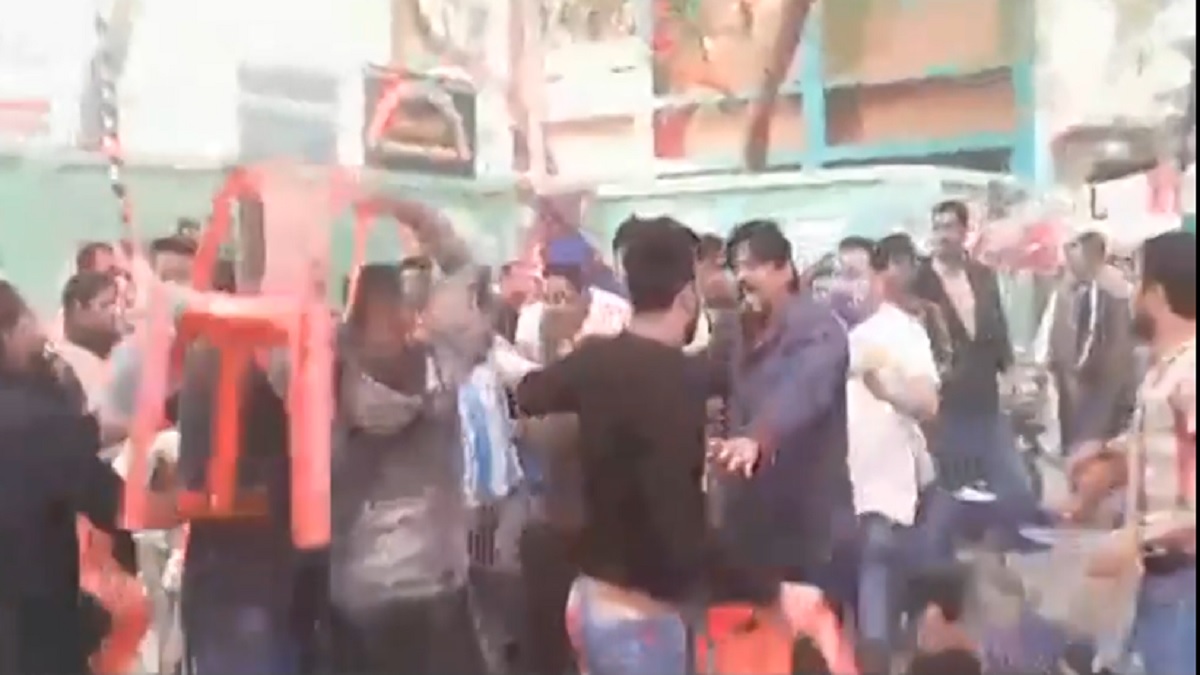 চাঁপাইনবাবগঞ্জে কেন্দ্রীয় নেতাদের সামনেই কৃষক লীগ কর্মীদের সংঘর্ষ