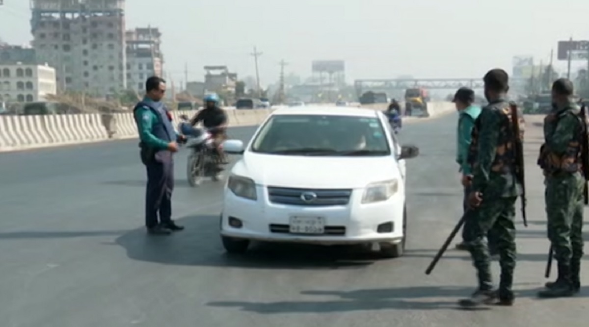 নাশকতা রোধে রাজধানীর প্রবেশ মুখে পুলিশের চেকপোস্ট