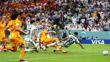 ম্যাচের শেষ শটে আর্জেন্টিনার জয় আটকে দিলো ডাচরা
