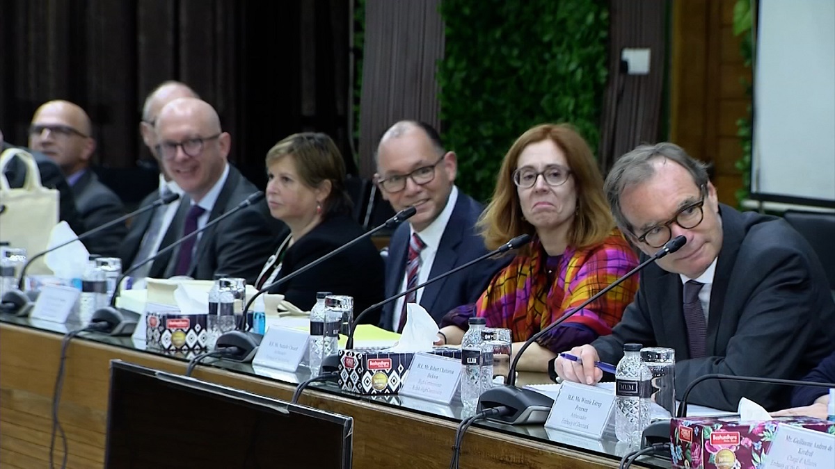 নির্বাচন ঘিরে তৎপর পশ্চিমা কূটনীতিকরা: দলগুলোর বিবাদের ফলে বাড়ছে বিদেশিদের হস্তক্ষেপ