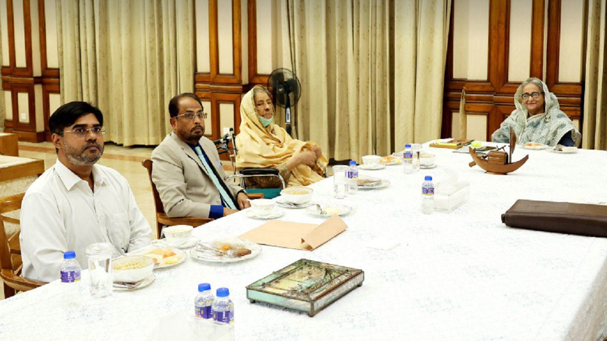 গণভবনে প্রধানমন্ত্রীর সাথে জাতীয় পার্টির নেতৃবৃন্দের সাক্ষাৎ