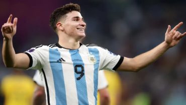 পেলের রেকর্ডে ভাগ বসালেন আলভারেজ