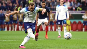 রুনির পাশে কেইন; ম্যাচে ফিরলো ইংল্যান্ড