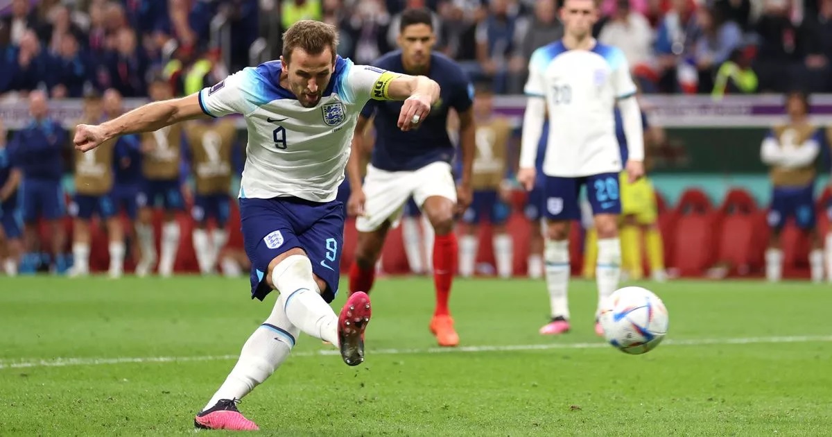 রুনির পাশে কেইন; ম্যাচে ফিরলো ইংল্যান্ড