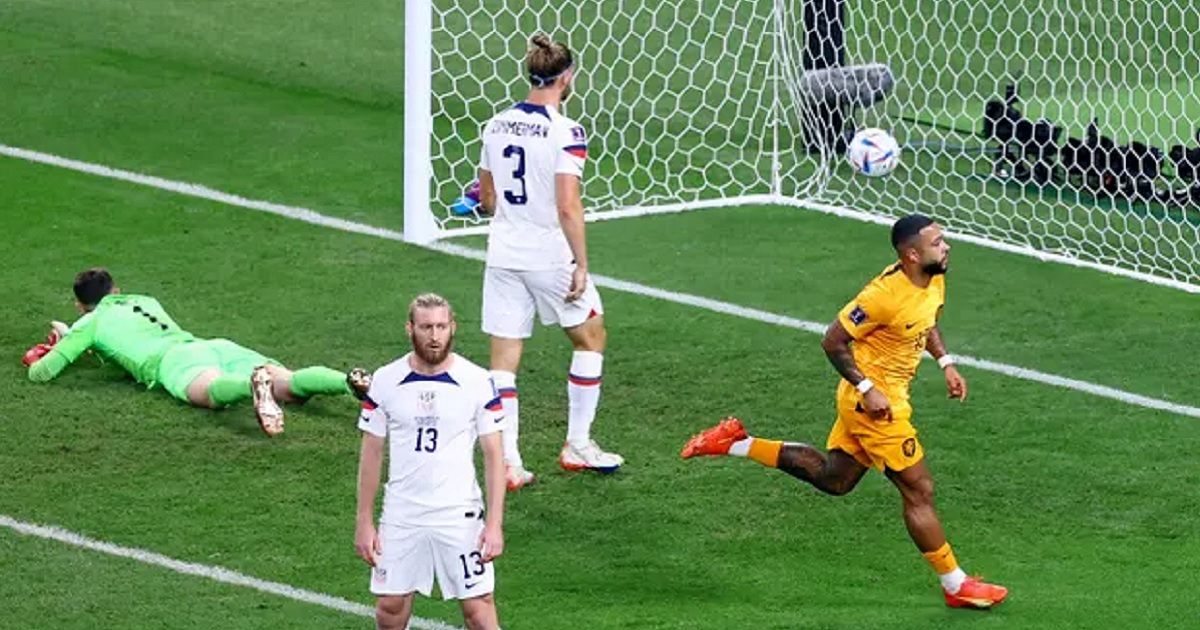 ডিপাইয়ের পর ব্লিন্ডের লক্ষ্যভেদে ডাচদের দুই গোলের লিড