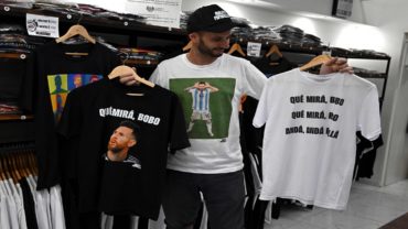 মেসির দেয়া ‘ধমক’ এখন মগ, টিশার্ট ও ক্যাপে