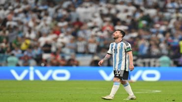 ম্যাচের মধ্যে হেঁটেই প্রতিপক্ষকে ঘায়েল করেন মেসি