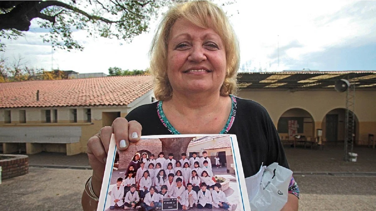 ‘মৃত্যুর আগে একবার জড়িয়ে ধরতে চাই’, মেসিকে খোলা চিঠি শৈশবের শিক্ষকের