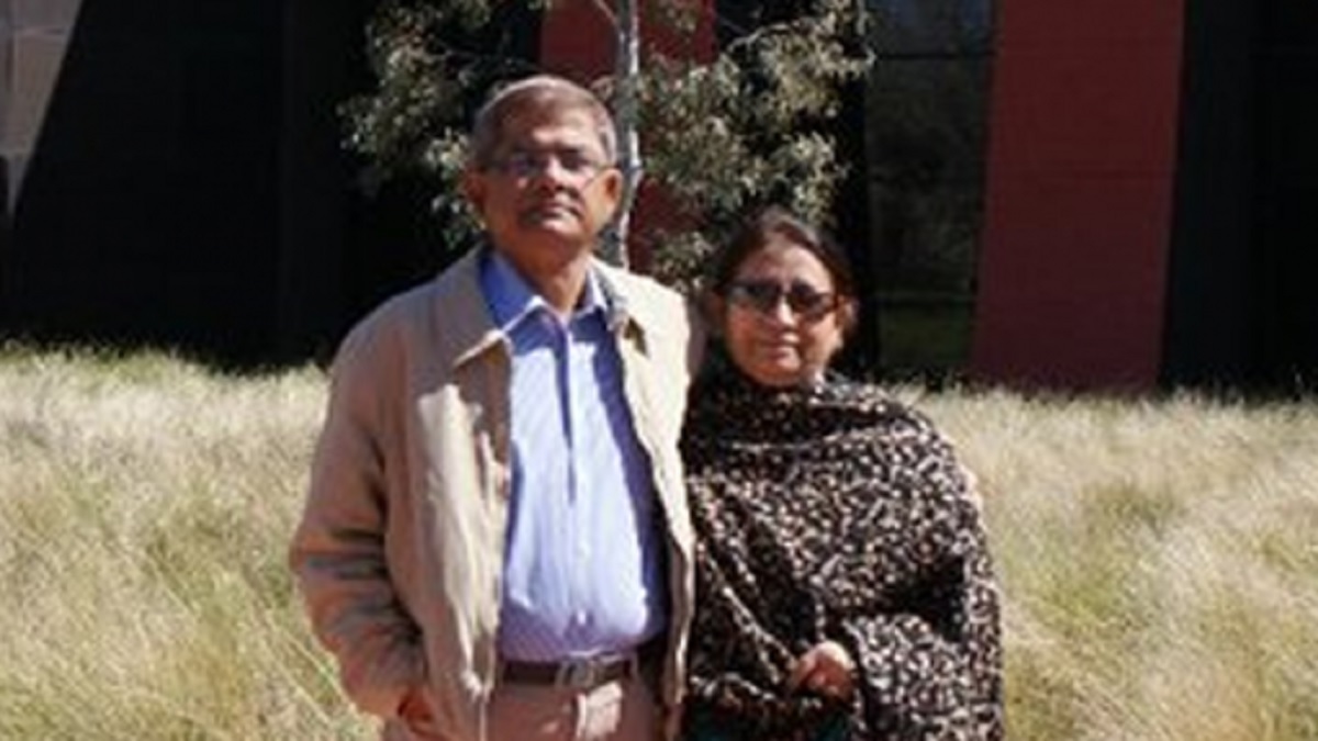 কারাগারে বই নিয়ে মির্জা ফখরুলের সাথে দেখা করলেন স্ত্রী