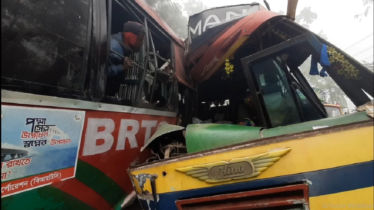 পঞ্চগড়ে দুই বাসের মুখোমুখি সংঘর্ষ