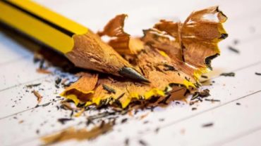 পেনসিলের খোসা গলায় আটকে শিশুর মৃত্যু