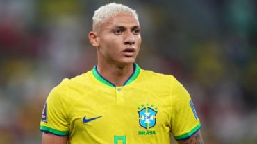 হোটেলে কাঁদছিলেন, বাড়ি ফেরার বাস ‘প্রায় মিস’ হয়ে যাচ্ছিল রিচার্লিসনের