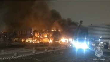 রাশিয়ায় শপিংমলে ভয়াবহ অগ্নিকাণ্ড, একাধিক বিস্ফোরণ