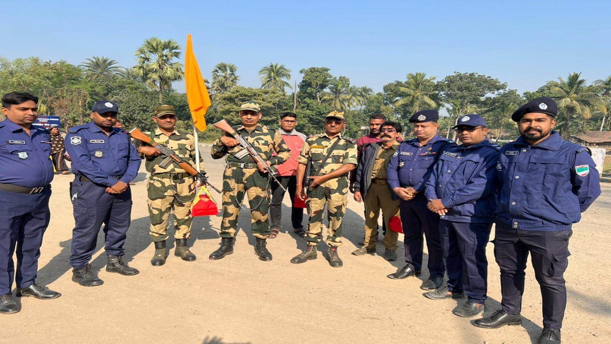 বিজয় দিবসে সাতক্ষীরা সীমান্তে পুলিশ ও বিএসএফ শুভেচ্ছা বিনিময়