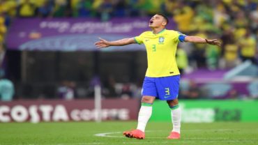 ১৪ বছরের ক্যারিয়ারে লাল কার্ড দেখেননি থিয়োগো সিলভা