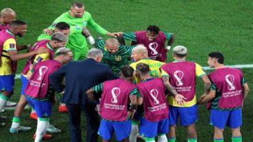 সাম্বা নাচলেন তিতে